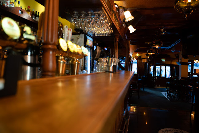 Sir Winston's Public House - Gastronomi og hotellvirksomhet