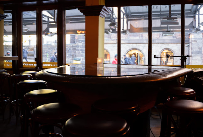 Comentarii opinii despre Sir Winston's Public House