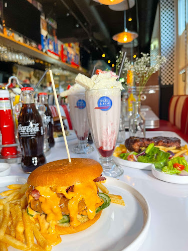 Roll & Rock Arna - Gastronomi og hotellvirksomhet