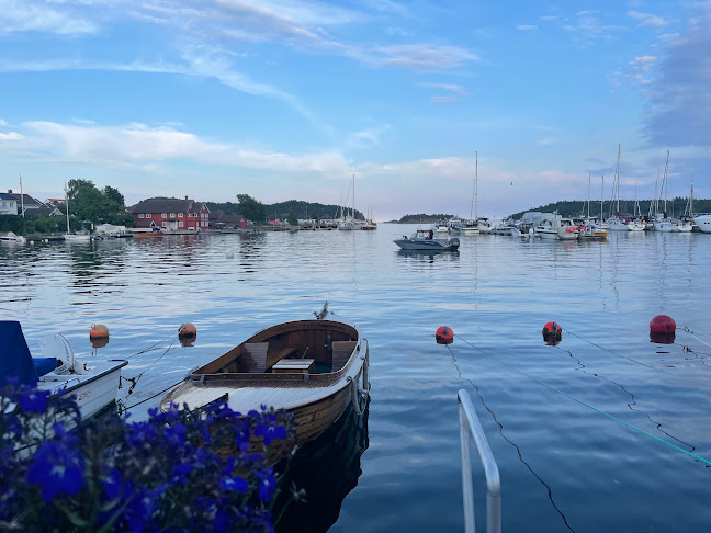 Ninos - Gastronomi og hotellvirksomhet