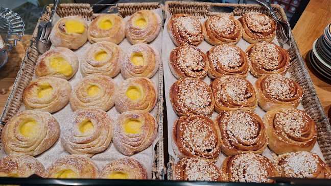 Henningsvær Lysstøperi og Cafe - Gastronomi og hotellvirksomhet