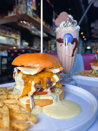 Roll & Rock Arna - Gastronomi og hotellvirksomhet