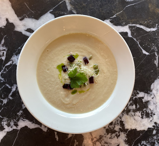 SVINGEN - Kolonial og Kafé - - Gastronomi og hotellvirksomhet