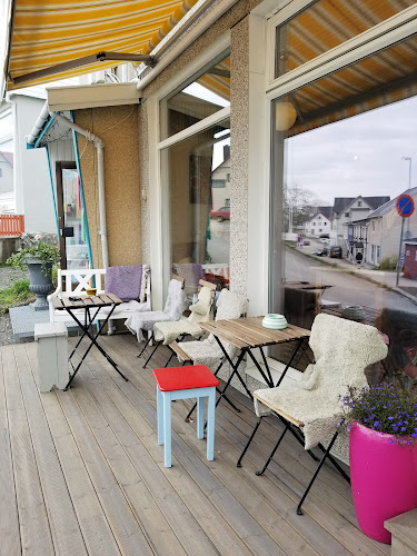 Henningsvær Lysstøperi og Cafe - Gastronomi og hotellvirksomhet