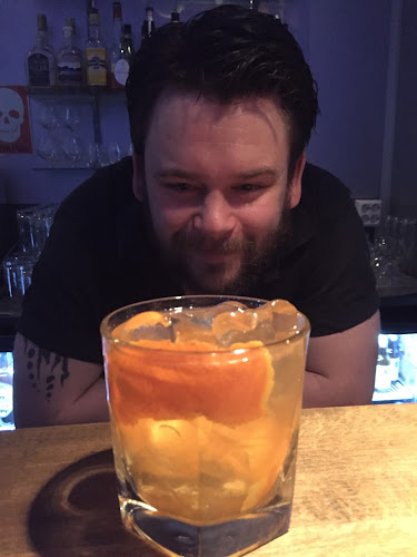 Ta det Piano (Piano Bar & Backyard) - Gastronomi og hotellvirksomhet