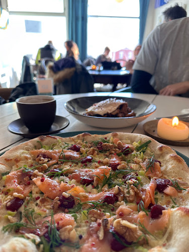 Comentarii opinii despre Henningsvær Lysstøperi og Cafe