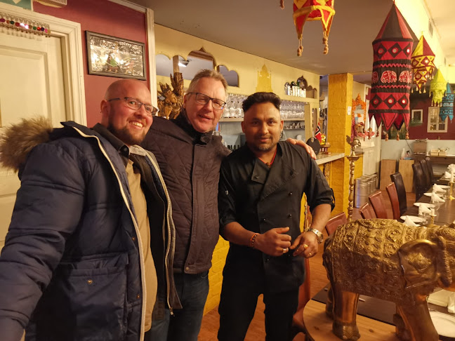 Taj Mahal Tandoori Restaurant - Gastronomi og hotellvirksomhet