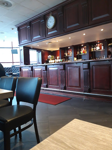 Under Brua Bar - Gastronomi og hotellvirksomhet