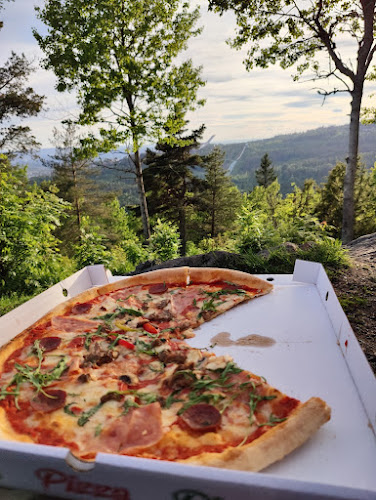Opinii despre Vettakollen Pizzeria în Oslo - Gastronomi og hotellvirksomhet