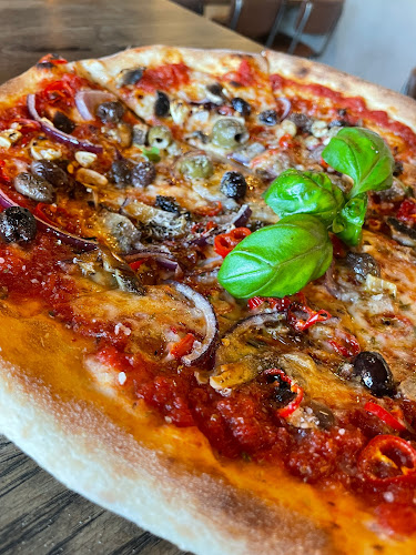 Opinii despre Cæsar Café og Pizzabar | Restaurant og kafe în Sætre - Gastronomi og hotellvirksomhet