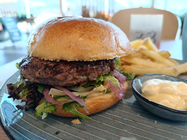 Jordbærpikene Lofoten - Gastronomi og hotellvirksomhet