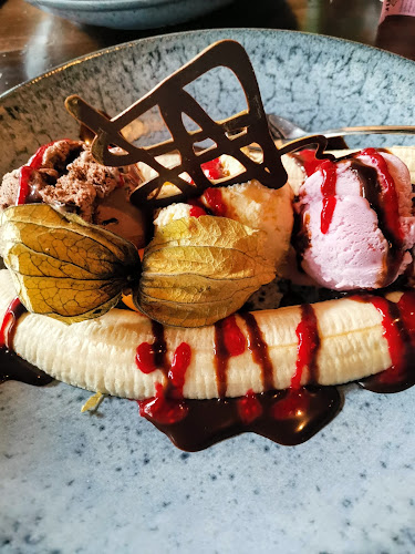 Egon Fredrikstad - Gastronomi og hotellvirksomhet