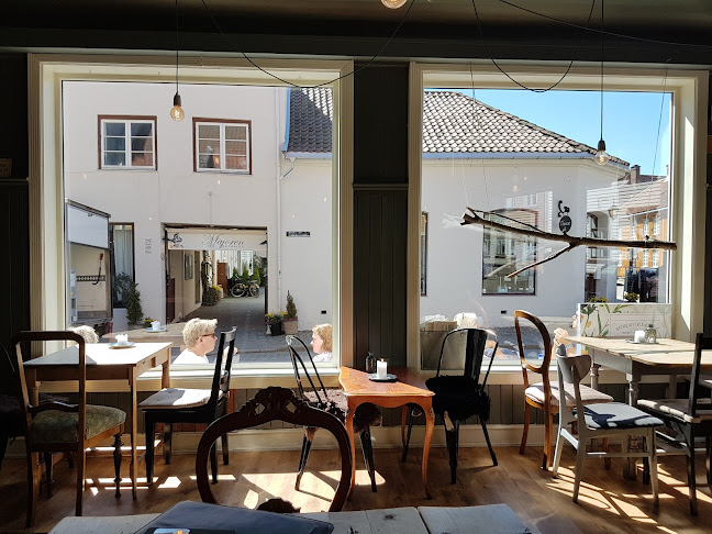 Mormors Cafe - Gastronomi og hotellvirksomhet