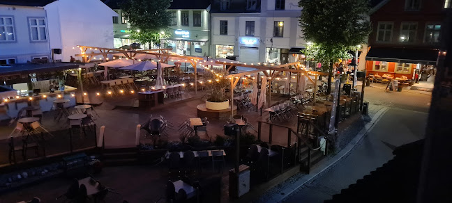 In bocca al lupo - Gastronomi og hotellvirksomhet