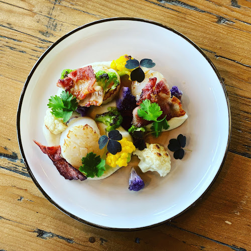 Sætre Marina Restaurant og Bakeri - Gastronomi og hotellvirksomhet