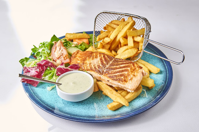 Arena Restaurant & Kafe - Gastronomi og hotellvirksomhet