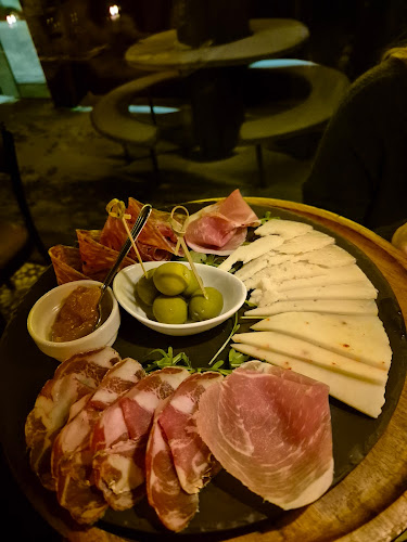 Comentarii opinii despre Casa Inferno