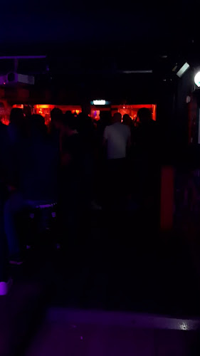 Dama Di AS - Gastronomi og hotellvirksomhet