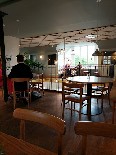 W.B. Samson Bekkestua - Gastronomi og hotellvirksomhet