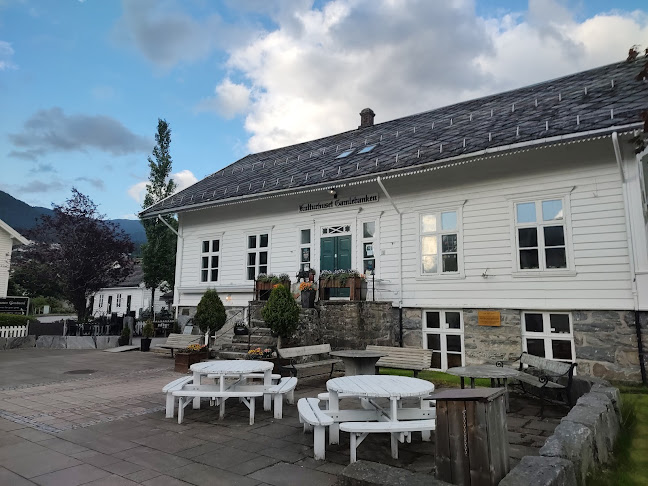 Bankkjellaren Bar & Gjestestove - Nordfjordeid