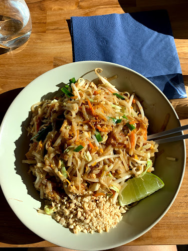 Nam Fah Thai - Gastronomi og hotellvirksomhet