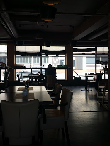 Surf & Turf Restaurant AS - Gastronomi og hotellvirksomhet