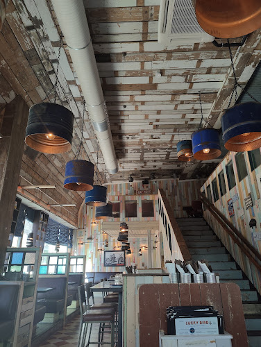 Lucky Bird - Gastronomi og hotellvirksomhet