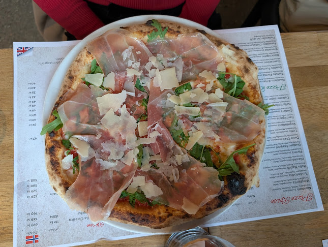 Pizzeria & Vino "La Famiglia" - Gastronomi og hotellvirksomhet