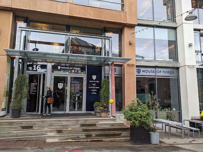 Comentarii opinii despre House of Nerds