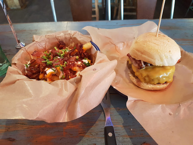 Burger Bordello - Gastronomi og hotellvirksomhet