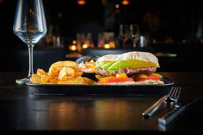 Feniqia (Lillestrøm) - Gastronomi og hotellvirksomhet