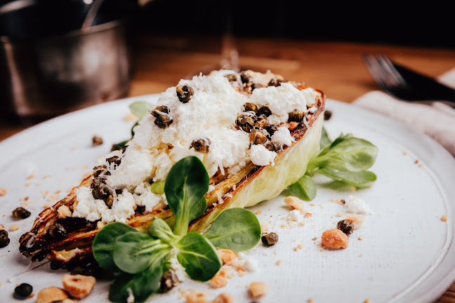 Kroken Bar & Bistro - Gastronomi og hotellvirksomhet