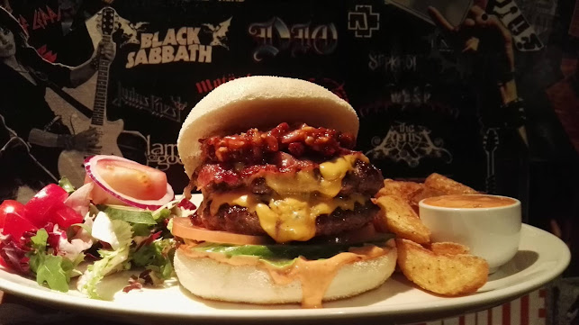 Comentarii opinii despre Inside Live & Rock cafe