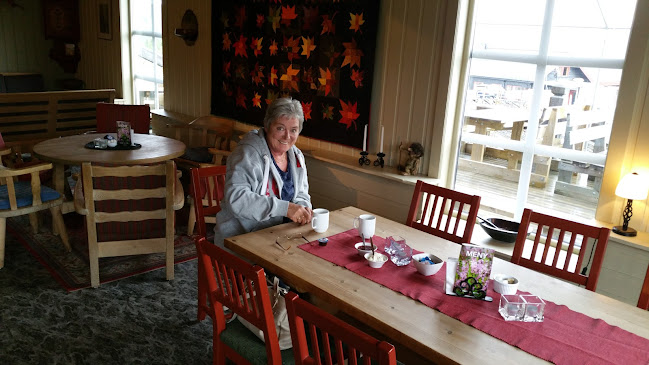 Røsslyngstua Kafé - Gastronomi og hotellvirksomhet