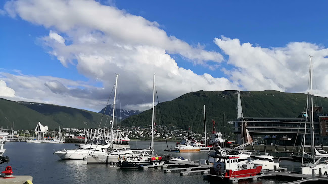 Rå Sushi & Bar - Gastronomi og hotellvirksomhet