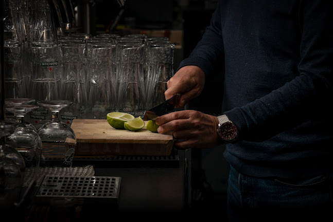 Opinii despre Ta det Piano (Piano Bar & Backyard) în Ålesund - Gastronomi og hotellvirksomhet