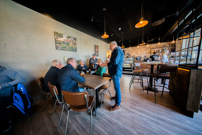 Cæsar Café og Pizzabar | Restaurant og kafe - Gastronomi og hotellvirksomhet