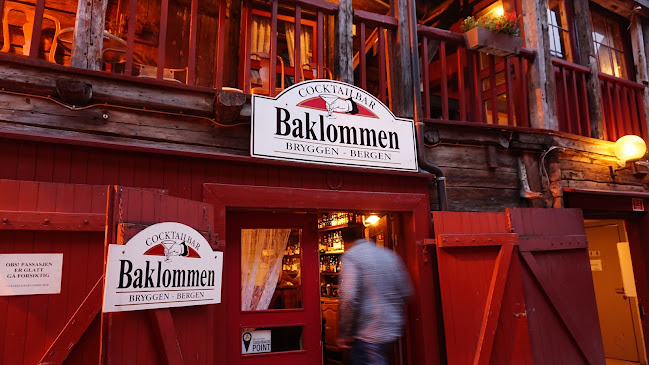 Baklommen bar