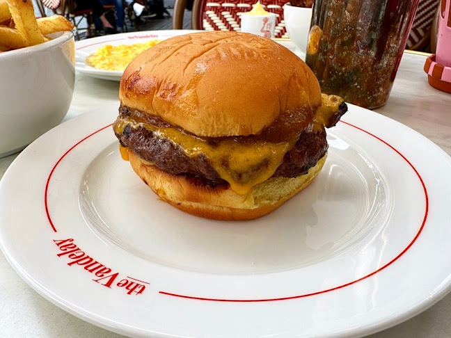 The Vandelay - Gastronomi og hotellvirksomhet