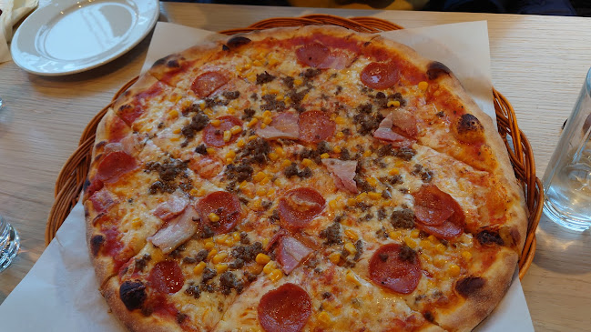 Fellini Restaurant & Pizzeria - Gastronomi og hotellvirksomhet