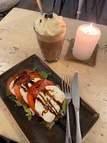 Henningsvær Lysstøperi og Cafe - Henningsvær