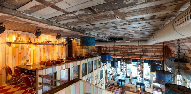 Lucky Bird - Gastronomi og hotellvirksomhet