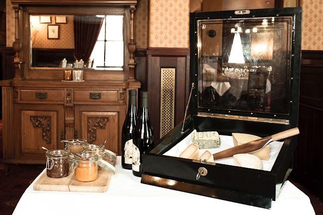 Gamle Raadhus Restaurant - Gastronomi og hotellvirksomhet