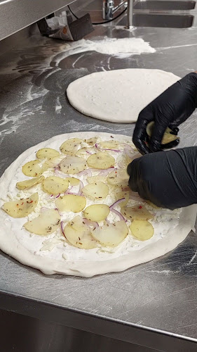 Lipoli - Italiensk Pizza. Takeaway & Catering - Gastronomi og hotellvirksomhet