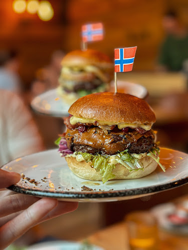 HELT VILT (Completely Wild) - Oslo