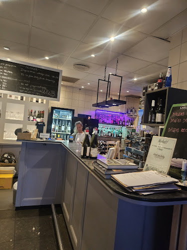 Comentarii opinii despre Wine Wine, Baby