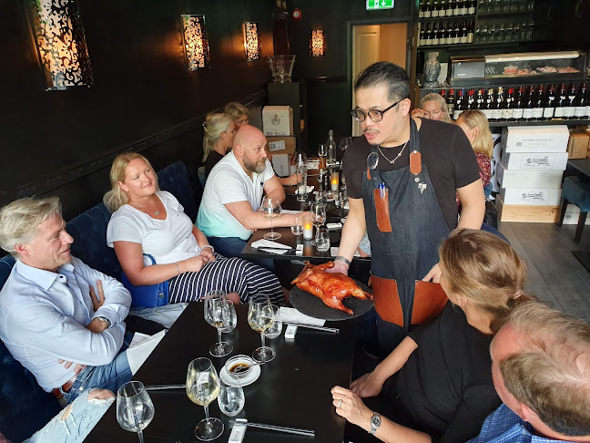 Beijing Palace - Gastronomi og hotellvirksomhet