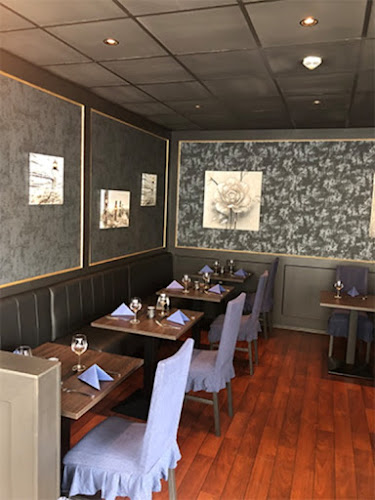 Chang Ching House - Gastronomi og hotellvirksomhet