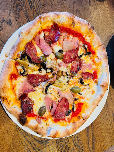 Cæsar Café og Pizzabar | Restaurant og kafe