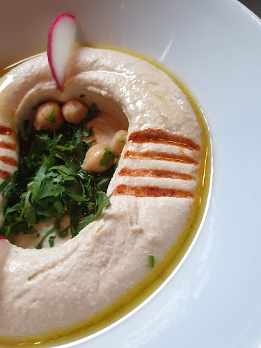 Feniqia (Lillestrøm) - Gastronomi og hotellvirksomhet